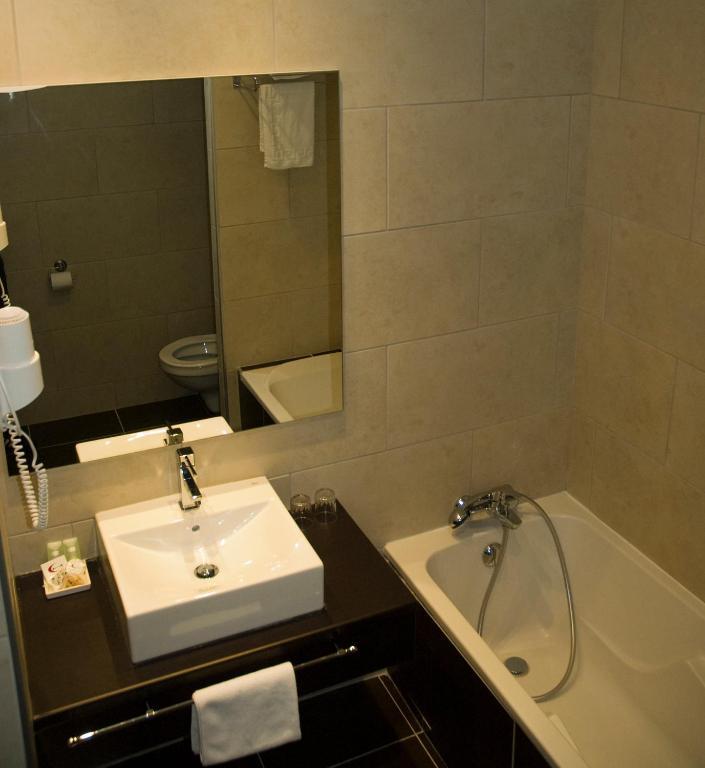 Le Mokca Hotel Meylan Luaran gambar