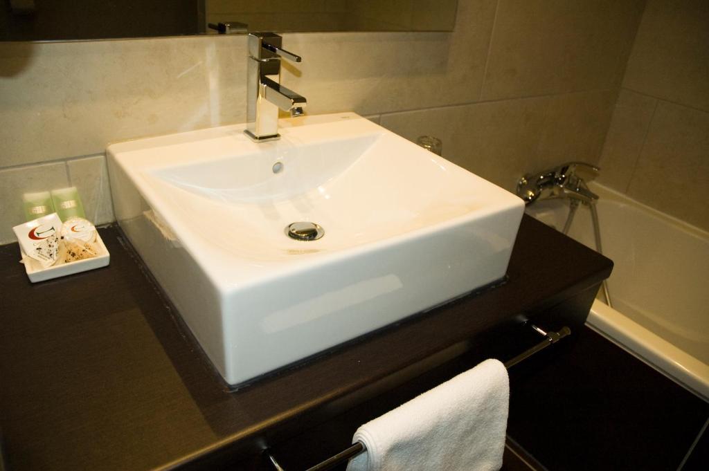 Le Mokca Hotel Meylan Luaran gambar